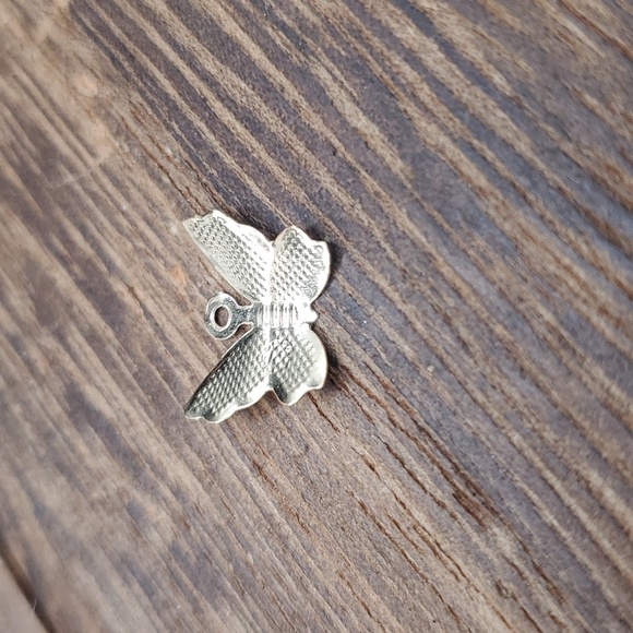 Soaring butterfly charm - Picture 2 of 2